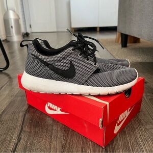 Nike Roshe One Sneakers 5Y